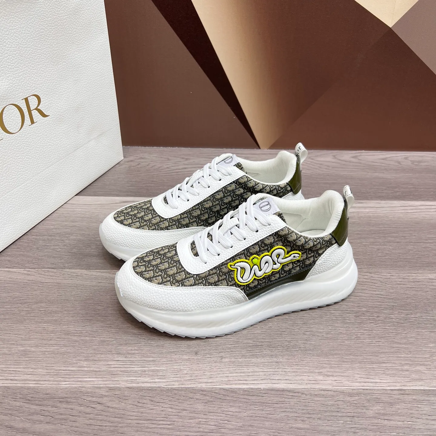 Factory price: 438💰Dior original quality.~ Unique modern style sneakers. 🏃A must-have casual shoe for trendy men😍😍 Imported cowhide fabric, sheepskin foot pads (refuse to discolor and grind feet) soles: Original soles specially provided by the original factory, French lazy style design ⚠️Fit to the feet, original quality, super comfortable original soles. It’s like shooting the real thing🎬The real thing is better, high-quality sneakers, men’s shoe size: 38-44 (45 and 46 can be customized)